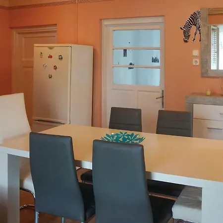 Prázdninový dům Awesome In W/ Wifi And 3 Bedrooms Zamárdi